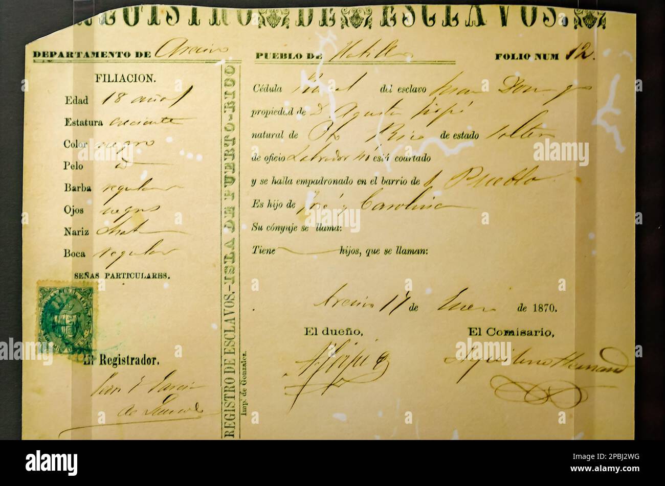 Die Sklavenregistrierung vom 1870 wird in der Ausstellung „Spirits of the Passage: The Story of the Transatlantic Sklave Trade“ im GulfQuest Museum ausgestellt. Stockfoto