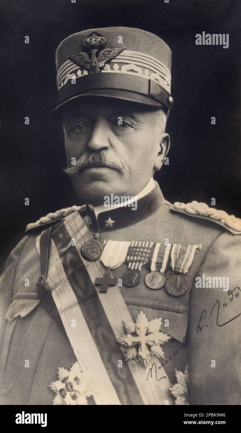1918 Ca : der italienische Generale und ein Marschall Italiens Graf LUIGI CADORNA (1850 - 1928 ) . Feldmarschall, Berühmt als Oberbefehlshaber der italienischen Armee im ersten Teil des Ersten Weltkriegs - Conte - POLITICA - POLITIC - Unita' d' Italia - Ersten WELTKRIEG - ERSTEN WELTKRIEG - GROSSEN KRIEG - GRANDE GUERRA - PRIMA GUERRA MONDIALE - foto Storiche - foto storica - Portrait - ritratto - Baffi - Schnurrbart - Militäruniform - uniforme divisa militare - Maresciallo d' Italia --- Archivio GBB Stockfoto