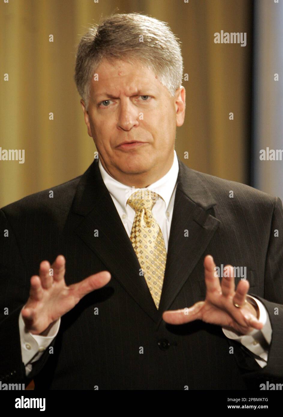 ** FILE ** Durham County District Attorney Mike Nifong speaks at a news conference at the Durham County Judicial Building in Durham, N.C., in this July 28, 2006 file photo. (AP Photo/Gerry Broome, File) Stockfoto