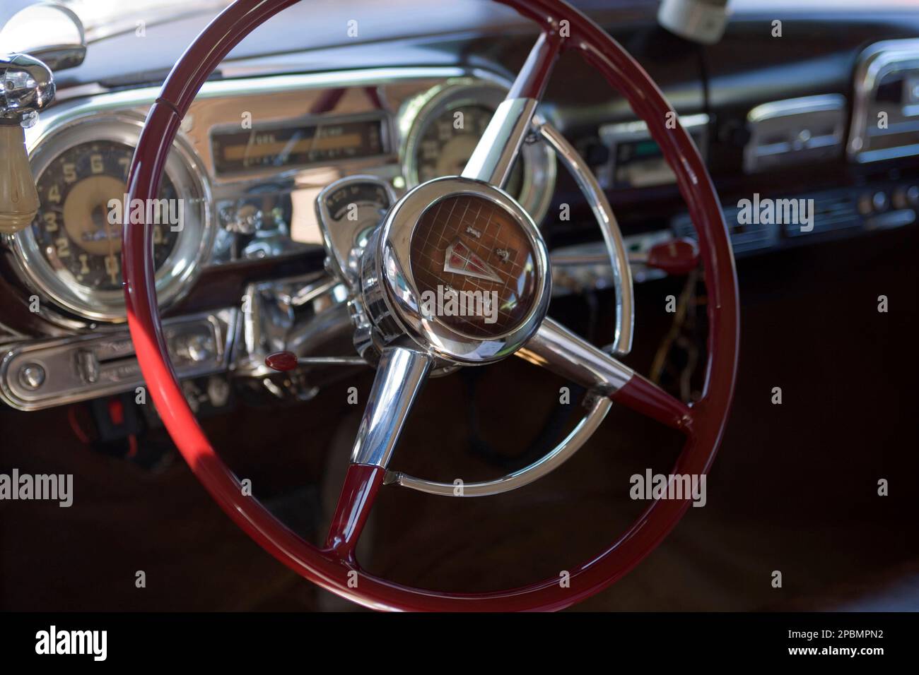 LENKRAD HUDSON HORNET („RÉHUDSON MOTOR CAR CO 1951“) AUTOMOBIL Stockfoto