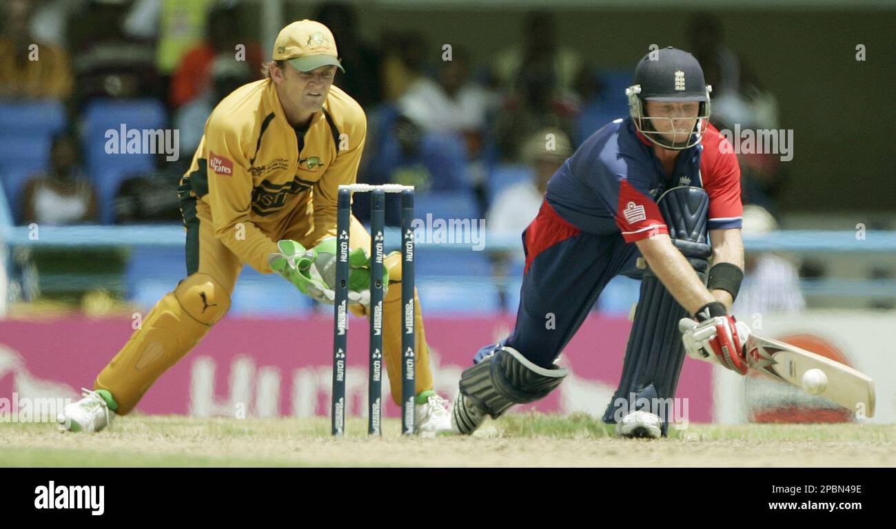 England's Ian Bell, right, plays a reverse sweep as Australia's wicketkeeper Adam Gilchrist looks on in their Super Eight match of the Cricket World Cup at the Sir Vivian Richards Cricket Ground at St. Peters, Antigua, Sunday, April 8, 2007. (AP Photo/Rick Rycroft) Stockfoto