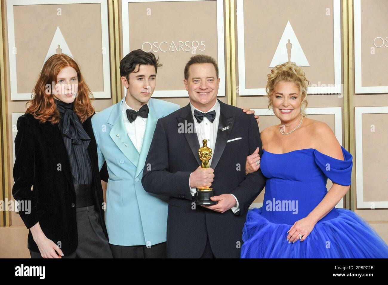 Los Angeles, Kalifornien. 12. März 2023. Leland Fraser, Holden Fraser, Brendan Fraser, Jeanne Moore im Pressesaal für die Academy Awards 95. - Photo Room, Dolby Theatre, Los Angeles, CA, 12. März 2023. Kredit: Elizabeth Goodenough/Everett Collection/Alamy Live News Stockfoto