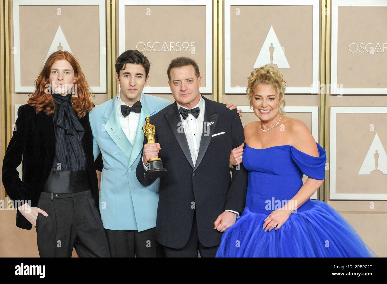 Los Angeles, Kalifornien. 12. März 2023. Leland Fraser, Holden Fraser, Brendan Fraser, Jeanne Moore im Pressesaal für die Academy Awards 95. - Photo Room, Dolby Theatre, Los Angeles, CA, 12. März 2023. Kredit: Elizabeth Goodenough/Everett Collection/Alamy Live News Stockfoto