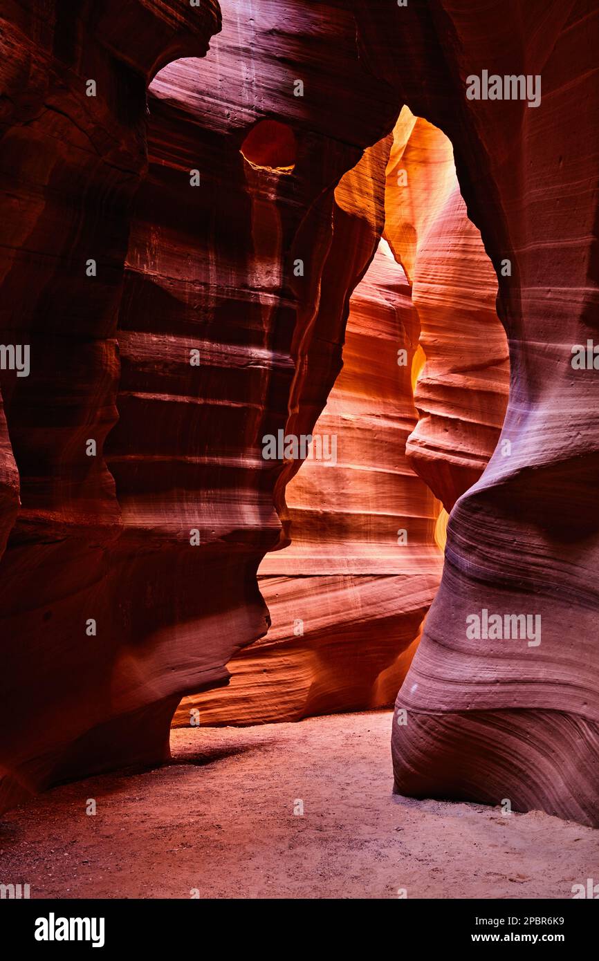 Der Upper Antelope Canyon in Arizona, USA, ist ein bärenförmiger Umriss von Felsformationen Stockfoto