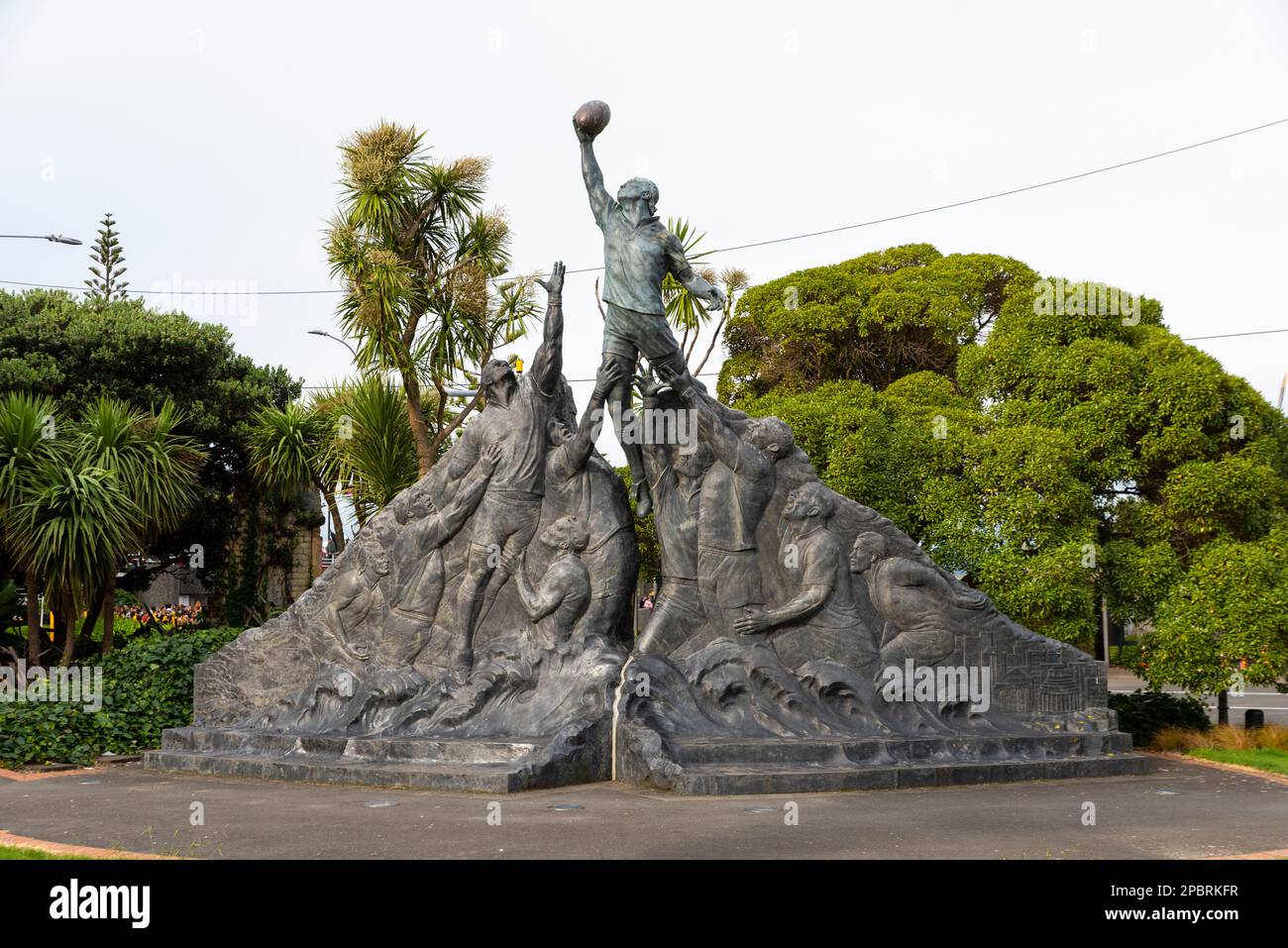 Die Rugby-Weltmeisterschaftsstatue in Wellington, Neuseeland. Das Hauptstück für Wellingtons Austragung der Rugby-Weltmeisterschaft 2011. Stockfoto