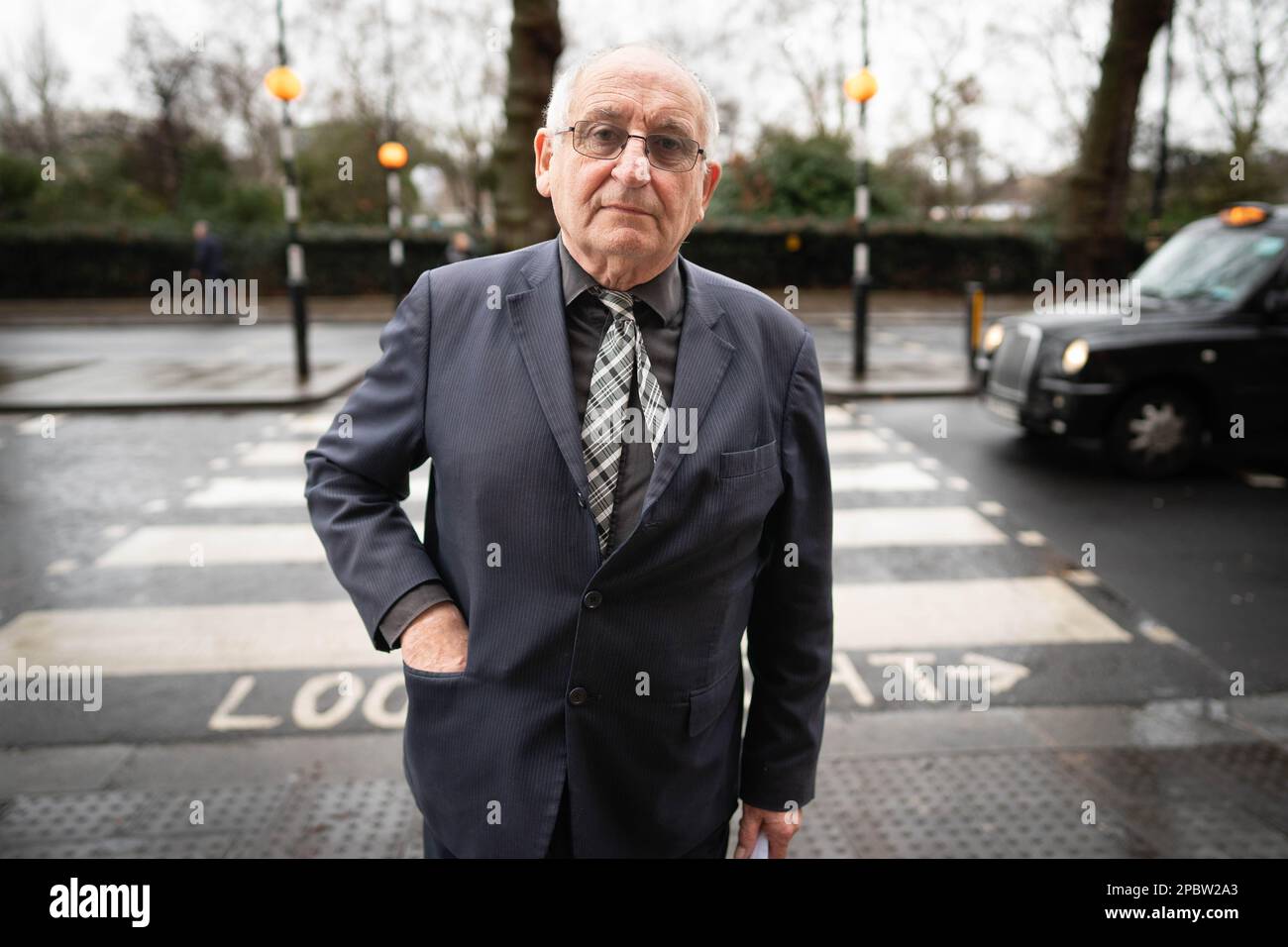 Lord Bird, Gründer der Big Issue in Westminster, London. Der Kollege, der als Kind obdachlos war, sagte, dass die Regierung den Notstand wie in Kriegszeiten ausrufen müsse, anstatt den Menschen in der Krise der Lebenshaltungskosten stückchenweise zu helfen. Foto: Donnerstag, 9. März 2023. Stockfoto