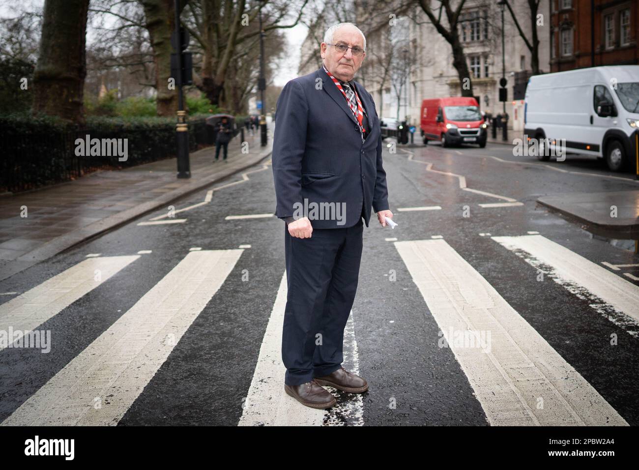 Lord Bird, Gründer der Big Issue in Westminster, London. Der Kollege, der als Kind obdachlos war, sagte, dass die Regierung den Notstand wie in Kriegszeiten ausrufen müsse, anstatt den Menschen in der Krise der Lebenshaltungskosten stückchenweise zu helfen. Foto: Donnerstag, 9. März 2023. Stockfoto
