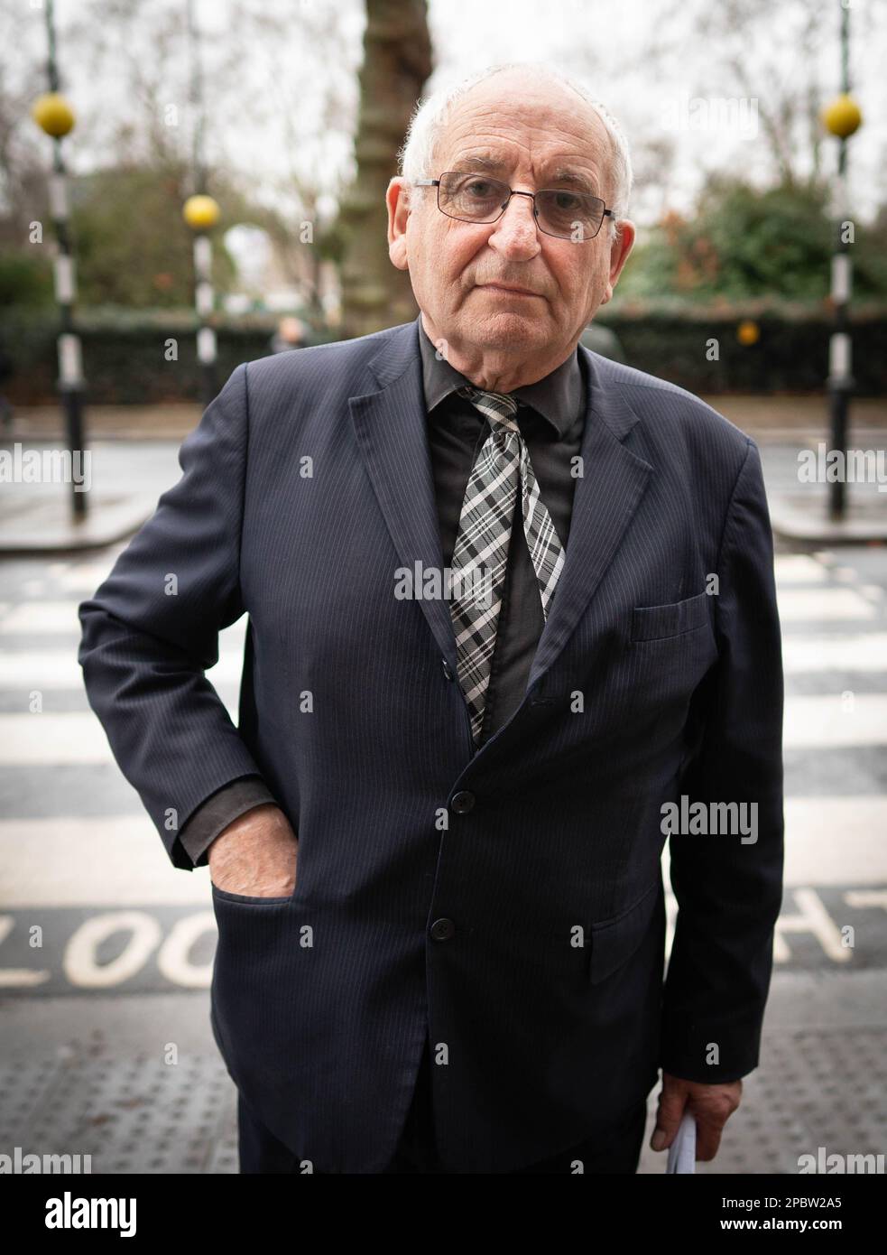 Lord Bird, Gründer der Big Issue in Westminster, London. Der Kollege, der als Kind obdachlos war, sagte, dass die Regierung den Notstand wie in Kriegszeiten ausrufen müsse, anstatt den Menschen in der Krise der Lebenshaltungskosten stückchenweise zu helfen. Foto: Donnerstag, 9. März 2023. Stockfoto