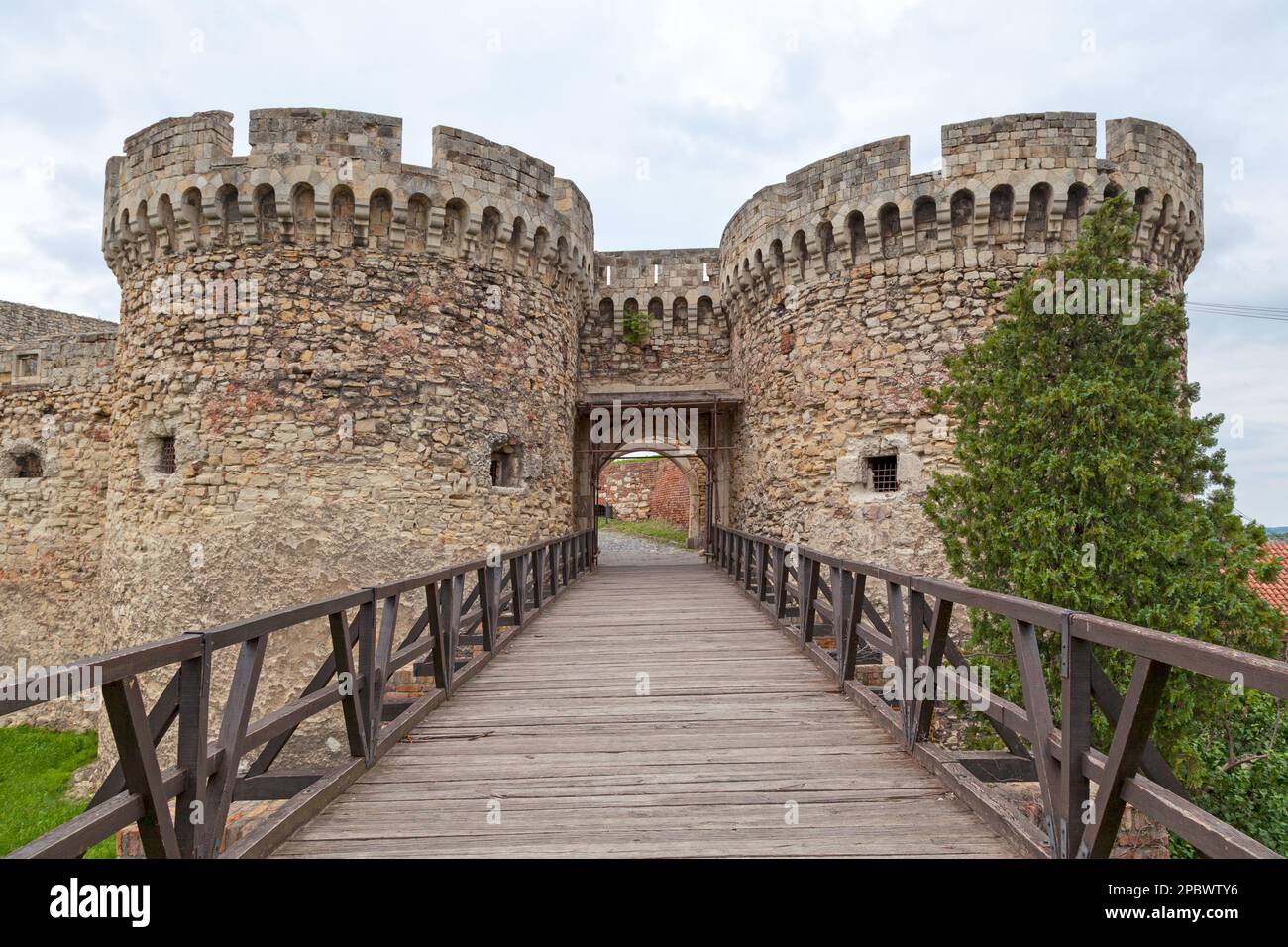 Belgrad, Serbien - Mai 24 2019: Zindan-Tor der Belgrader Festung im Kalemegdan-Park. Stockfoto