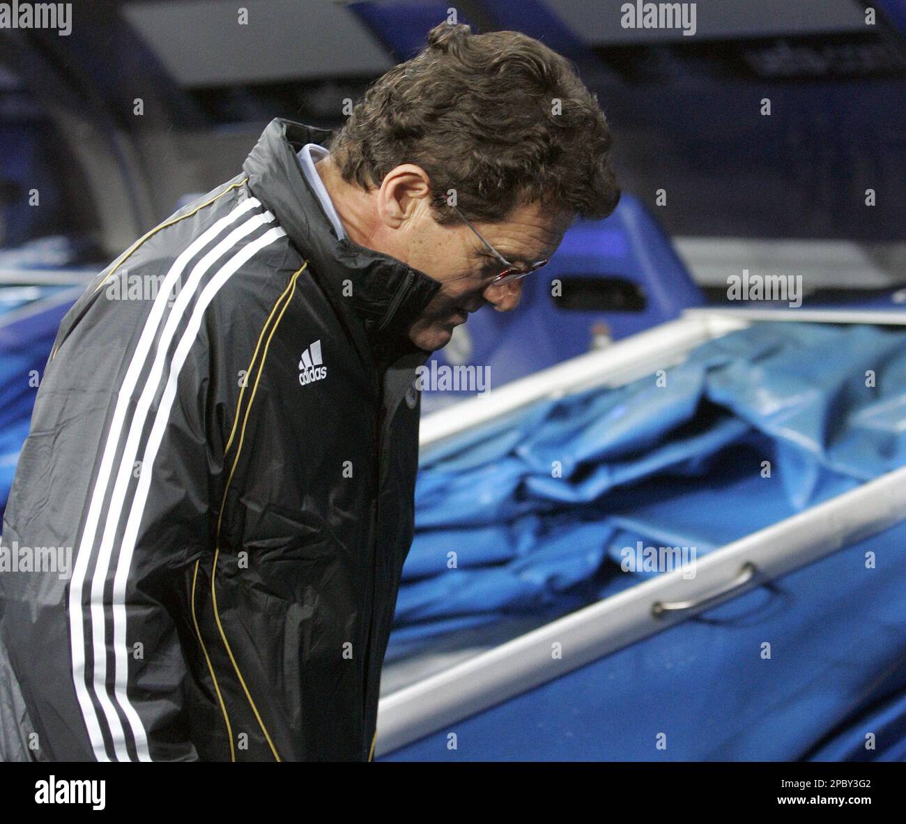 Real Madrid coach Fabio Capello is seen during a Champions League first knockout round, first-leg soccer match against Bayern Munich at the Santiago Bernabeu stadium in Madrid, Tuesday, Feb. 20, 2007. Real Madrid won the game 3-2. (AP Photo/Paul White) Stockfoto