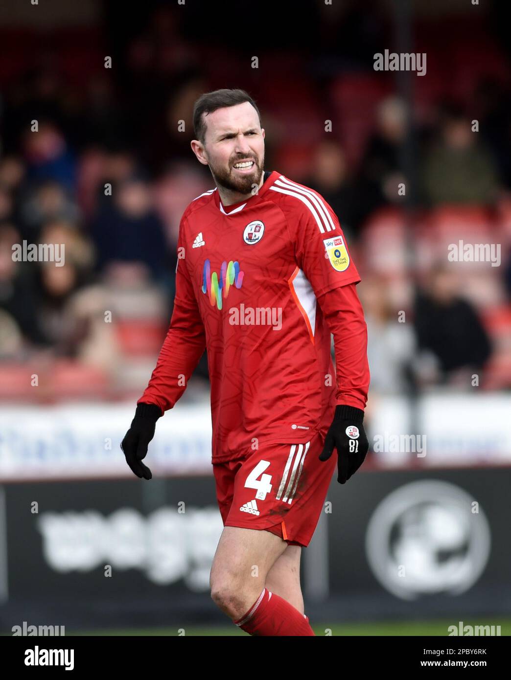 Jordon Mutch of Crawley während des zweiten Spiels der EFL League zwischen Crawley Town und Harrogate Town im Broadfield Stadium , Crawley , Großbritannien - 11. März 2023 nur redaktionelle Verwendung. Kein Merchandising. Für Fußballbilder gelten Einschränkungen für FA und Premier League. Keine Nutzung von Internet/Mobilgeräten ohne FAPL-Lizenz. Weitere Informationen erhalten Sie von Football Dataco Stockfoto