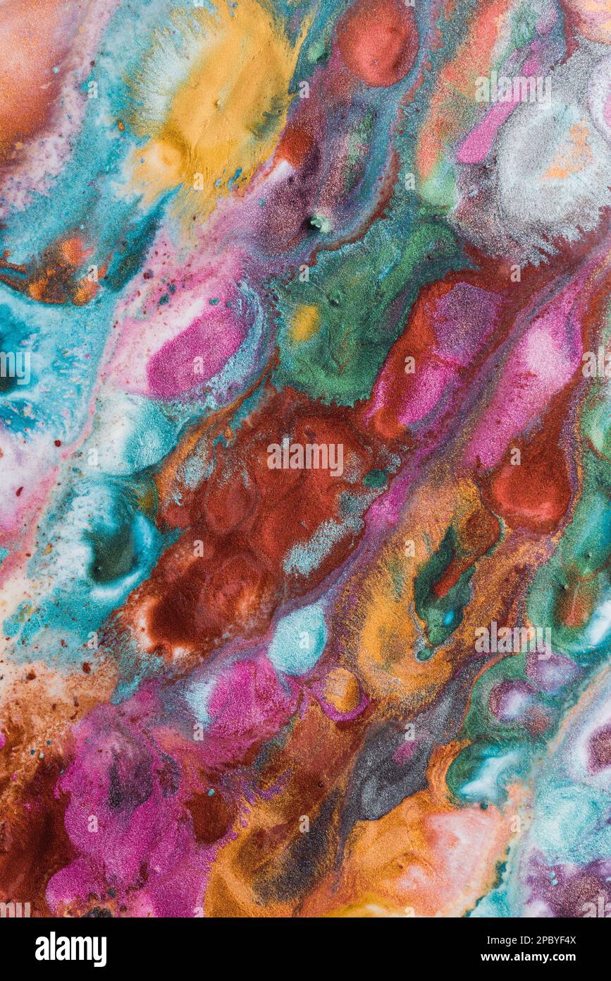Abstrakter Hintergrund von lebendigen Verschüttungen von erstaunlichen metallischen Pigment Stockfoto