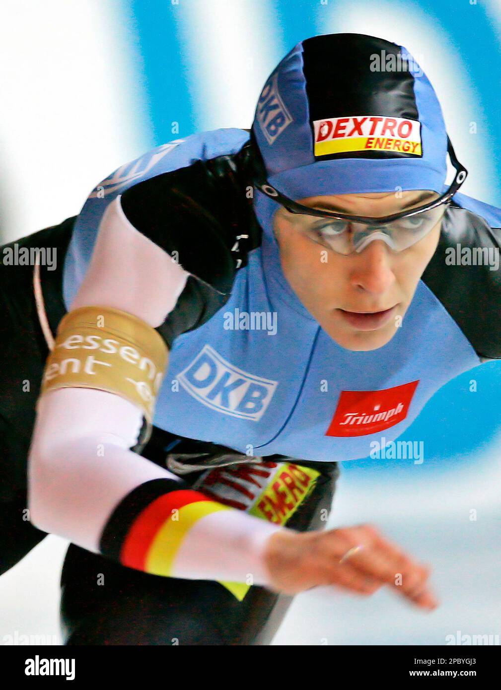 Germany's Anni Friesinger skates during the women's 1,500 meter distance at the Speed Skating World Cup in Erfurt, eastern Germany, on Saturday, Feb. 17, 2007. (AP Photo/Jens Meyer) Stockfoto