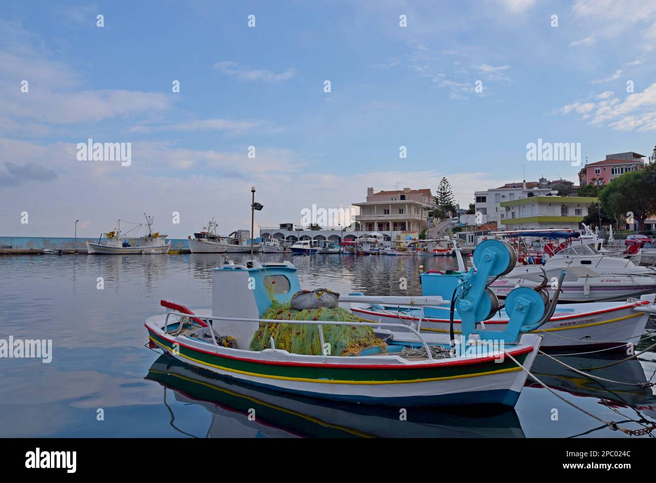 Fischerboote im Hafen von Daskalopetra, Insel Chios, Griechenland Stockfoto