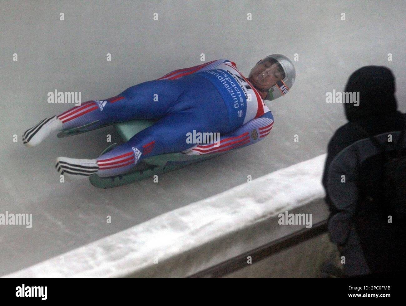 Russia's Albert Demtschenko speeds down the track during the Men's competition of the Luge World Cup in Winterberg, Germany, Sunday, Feb. 11, 2007. Demtschenko finished on third behind winner Armin Zoeggeler from Italy and Germany's David Moeller. (AP Photo/Eckehard Schulz) Stockfoto