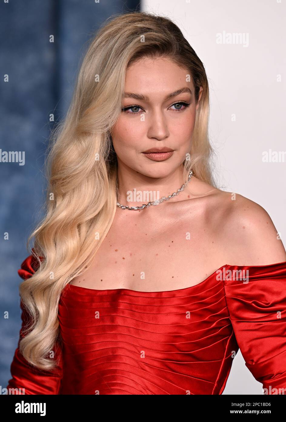 Los Angeles, USA. 13. März 2023. Gigi Hadid kommt zur Vanity Fair Oscar Party 2023, Wallis Annenberg Center for the Performing Arts, Los Angeles. Kredit: Doug Peters/EMPICS/Alamy Live News Stockfoto