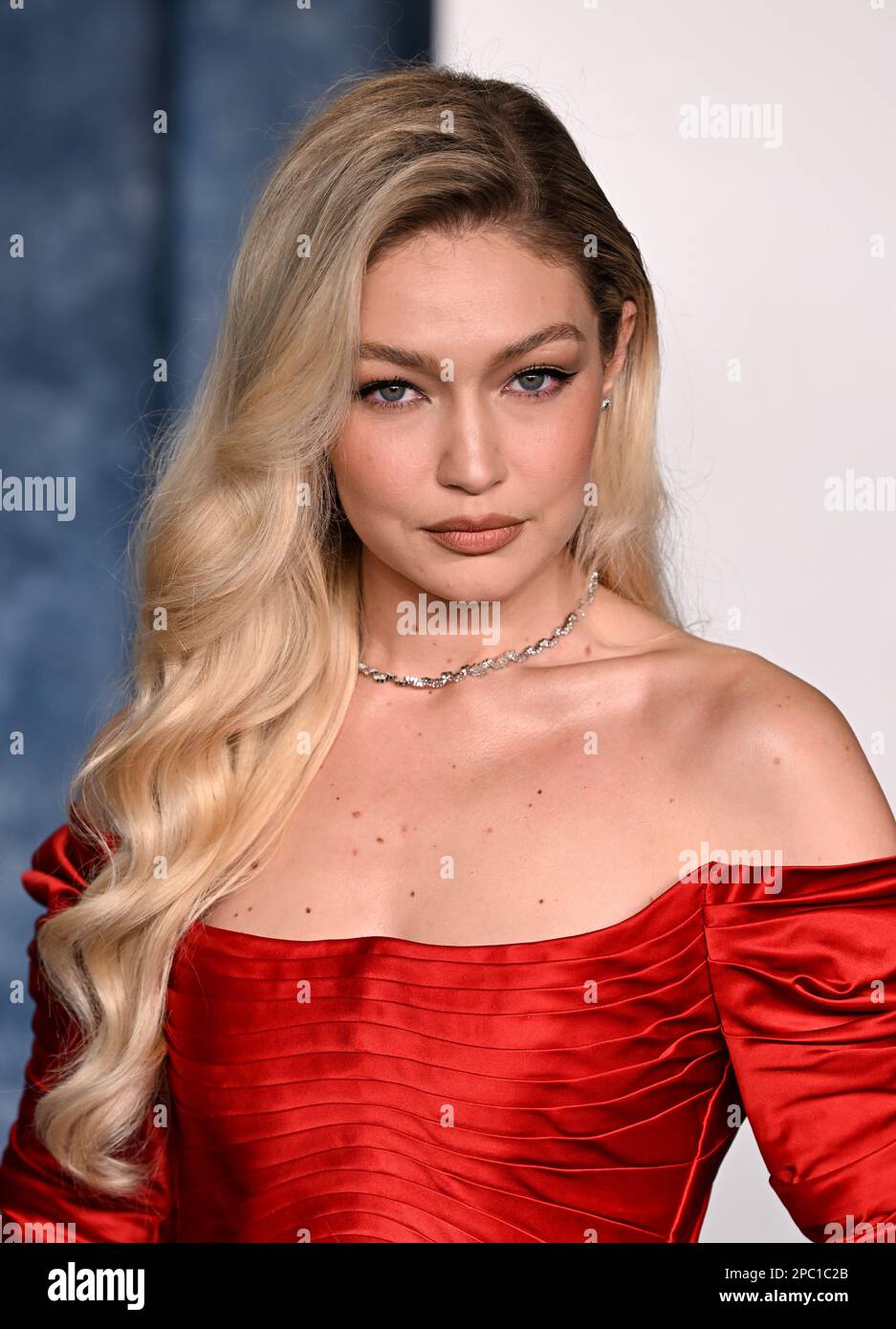 Los Angeles, USA. 13. März 2023. Gigi Hadid kommt zur Vanity Fair Oscar Party 2023, Wallis Annenberg Center for the Performing Arts, Los Angeles. Kredit: Doug Peters/EMPICS/Alamy Live News Stockfoto