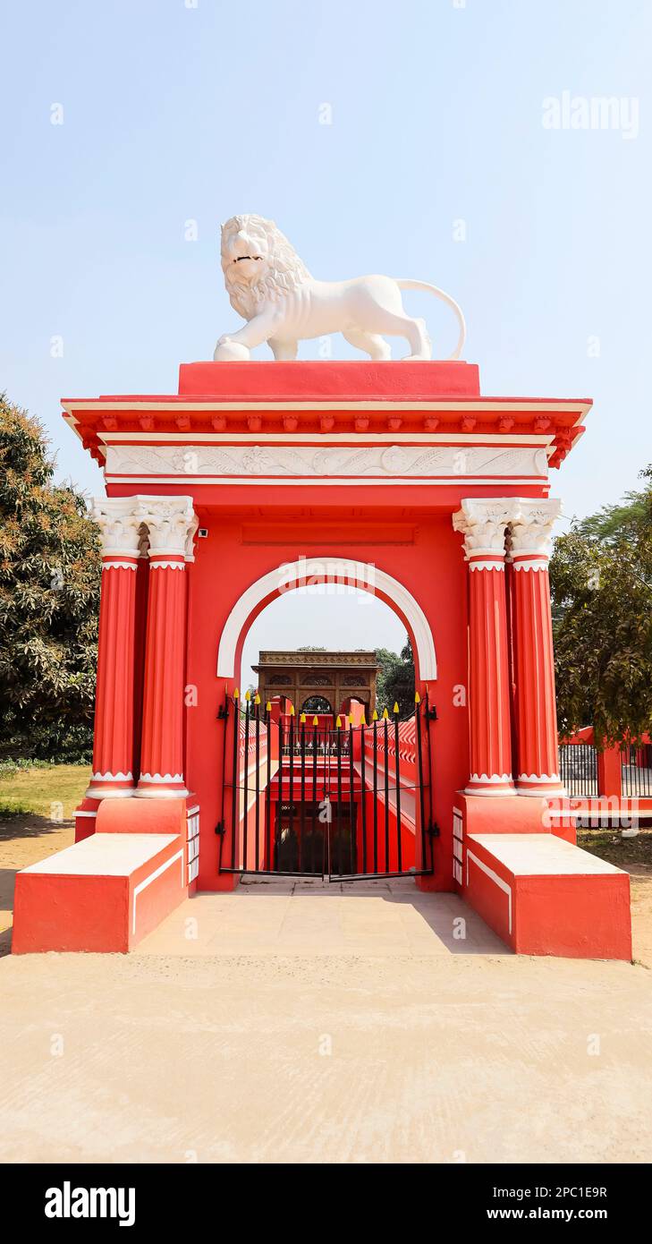 Blick auf den geheimen Tunnel Eingang im Campus des Kathgola Palastes, Murshidabad, Westbengalen, Indien. Stockfoto