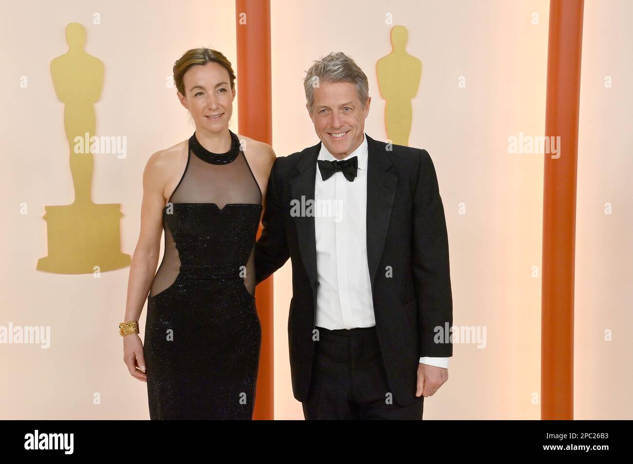 Los Angeles, Usa. 12. März 2023. (L-R) Anna Eberstein und Hugh Grant nehmen am Sonntag, den 12. März 2023, an den jährlichen Academy Awards 95. im Dolby Theatre in der Hollywood-Abteilung von Los Angeles Teil. Foto: Jim Ruymen/UPI Credit: UPI/Alamy Live News Stockfoto