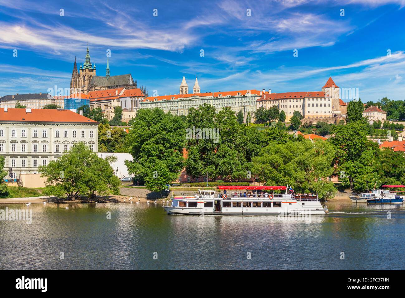 Prag Tschechische Republik, Skyline der Moldau und Prager Burg, Tschechien Stockfoto