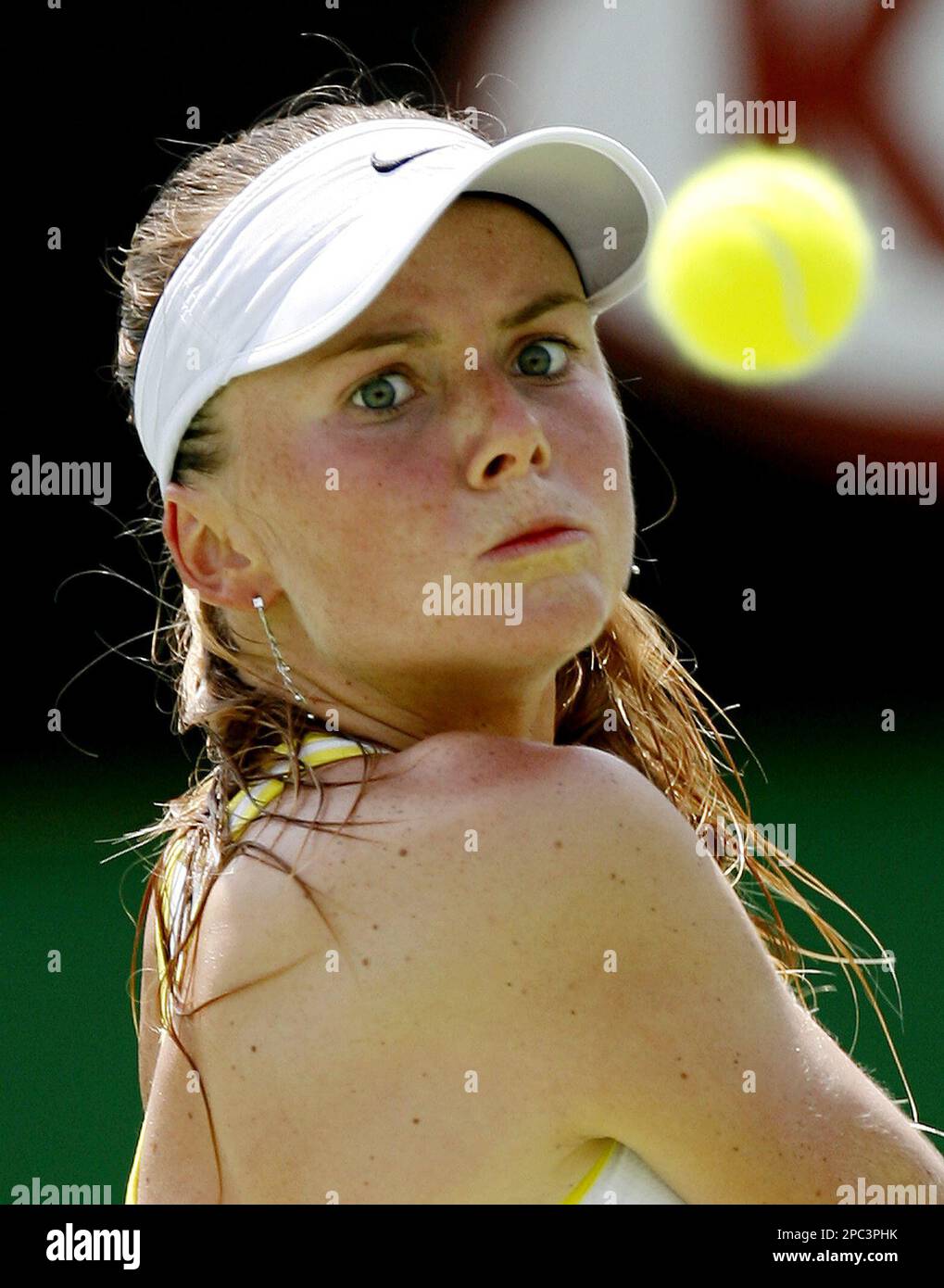 Slovakia's Daniela Hantuchova in action during her second round match against France's Emilie Loit at the Australian Open tennis tournament in Melbourne, Thursday, Jan. 18, 2007. Hantuchova won in three sets 4-6 6-3 6-4. (AP Photo/Andrew Brownbill) Stockfoto