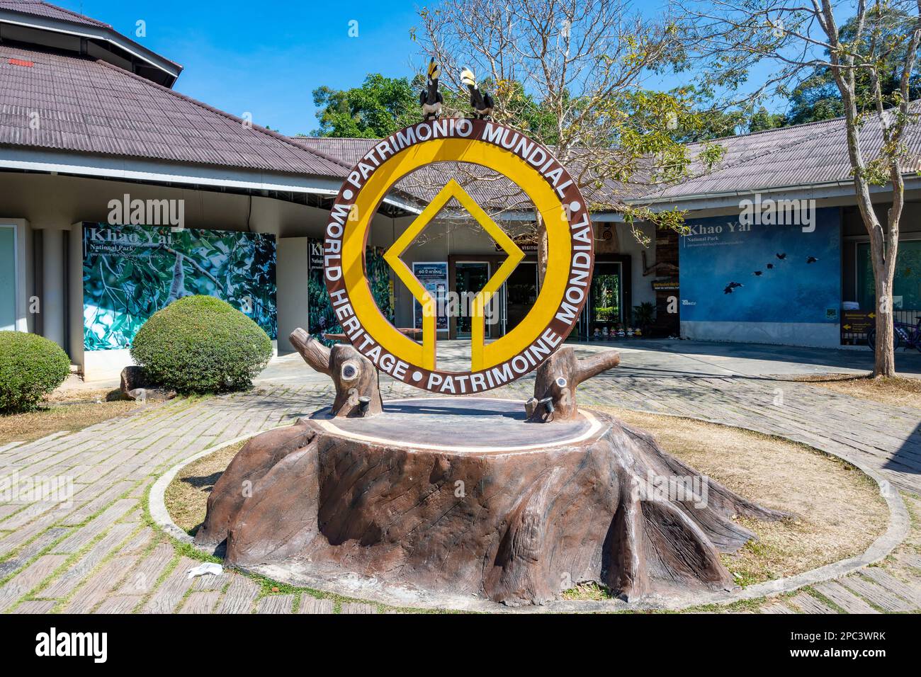 Besucher aus aller Welt besuchen den berühmten Khao Yai Nationalpark in Thailand. Stockfoto