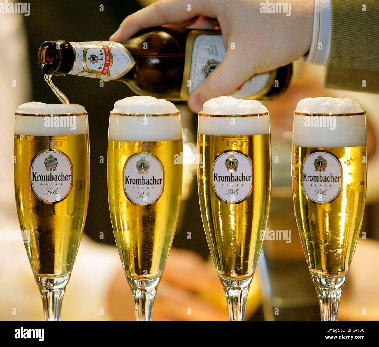 Krombacher Pils wird bei der Bilanzpressekonferenz der Krombacher