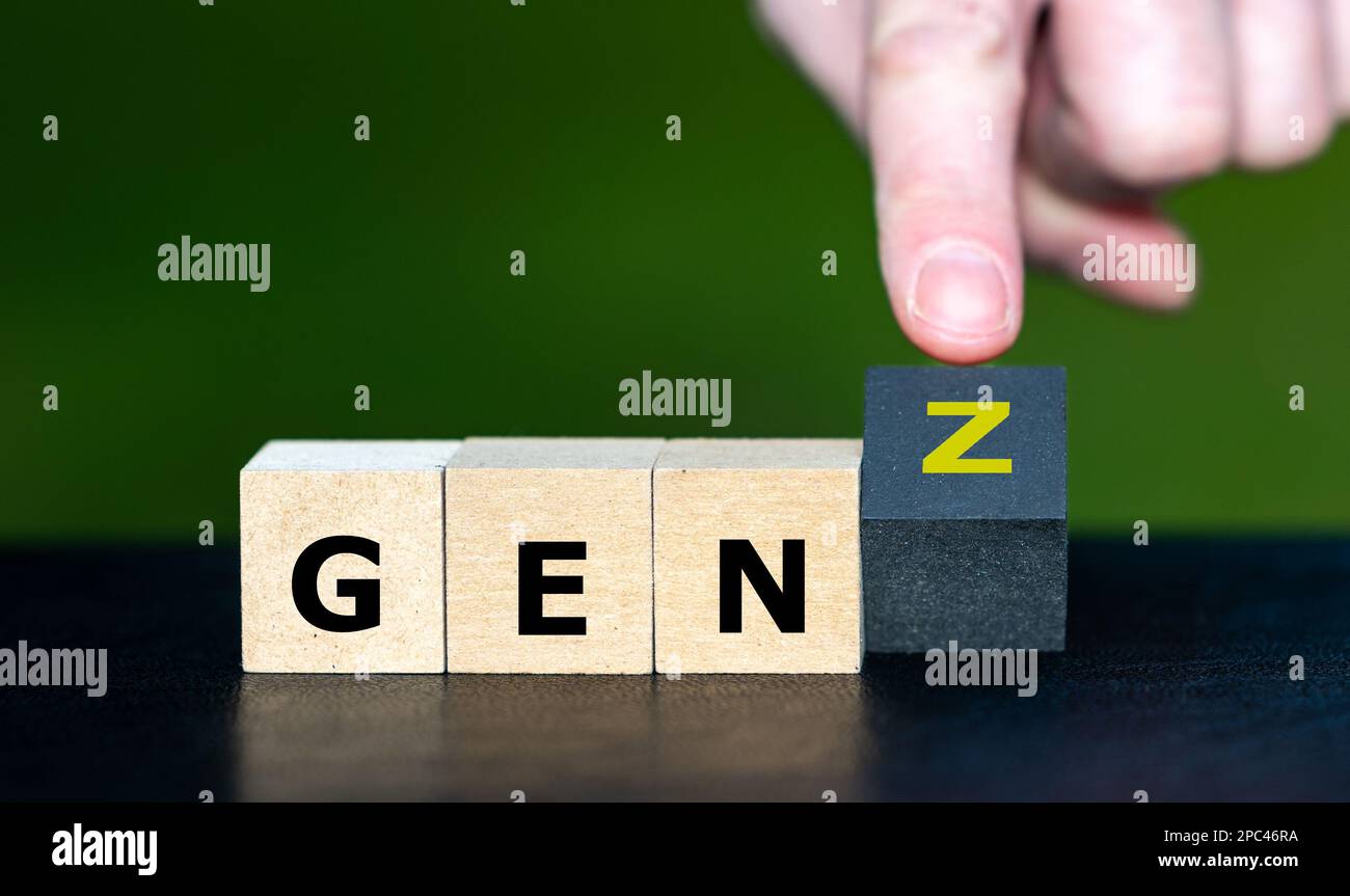 Holzwürfel bilden den Ausdruck „gen z“ (Generation Z). Stockfoto