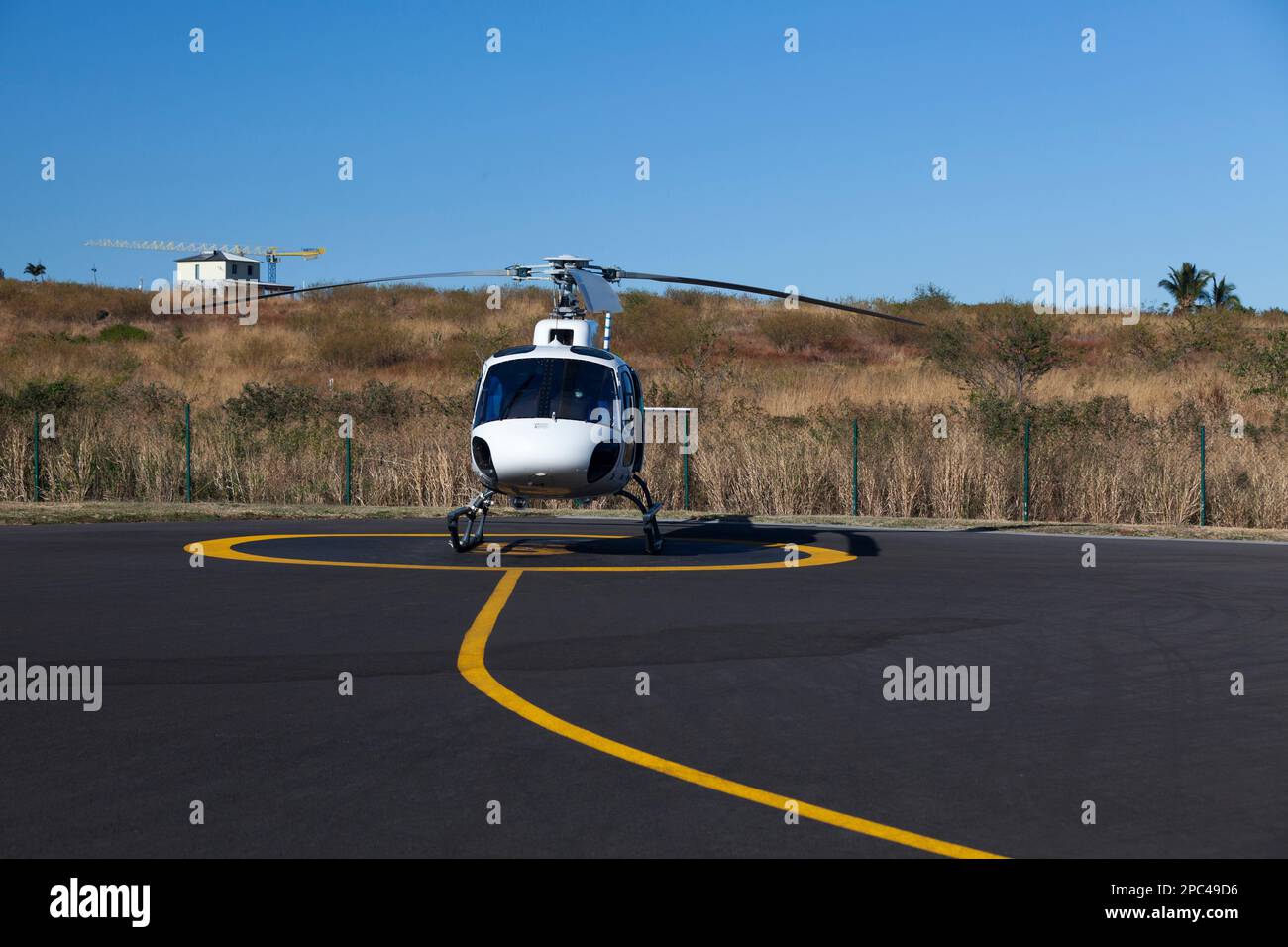 Saint-Paul, La Réunion - Juli 12 2016: Helikopter, der als SAMU (Emergency Medical Services) dient, um die kleinen Dörfer im Berg zu erreichen. Stockfoto