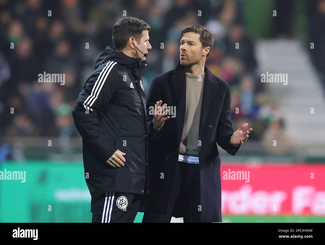 firo : 12.03.2023, Fußball, Fußball: 1. Bundesliga: SV Werder Bremen - Bayer Leverkusen Xabi Alonso beim Schiedsrichter Stockfoto