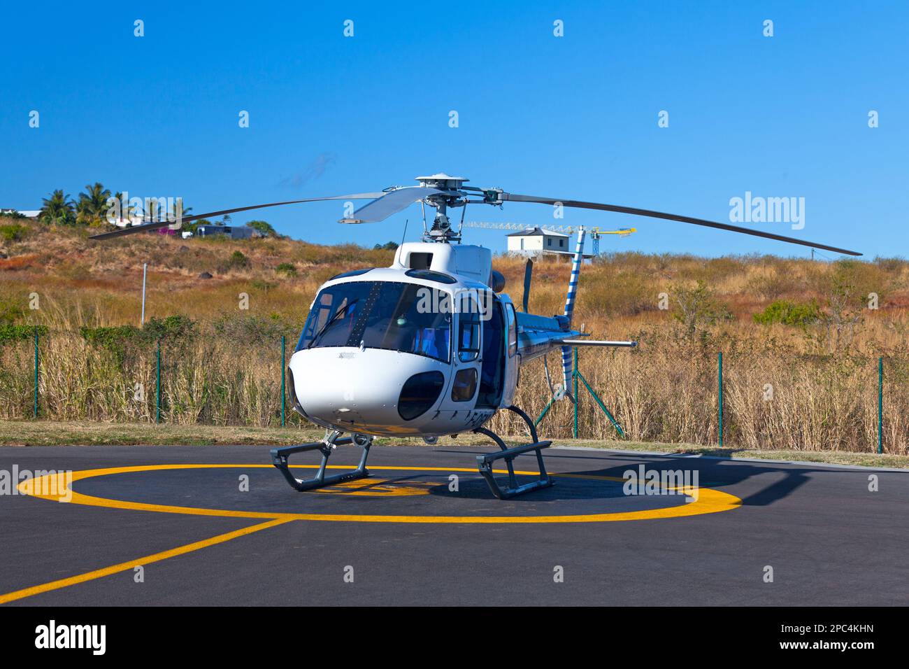 Saint-Paul, La Réunion - Juli 12 2016: Helikopter, der als SAMU (Emergency Medical Services) dient, um die kleinen Dörfer im Berg zu erreichen. Stockfoto