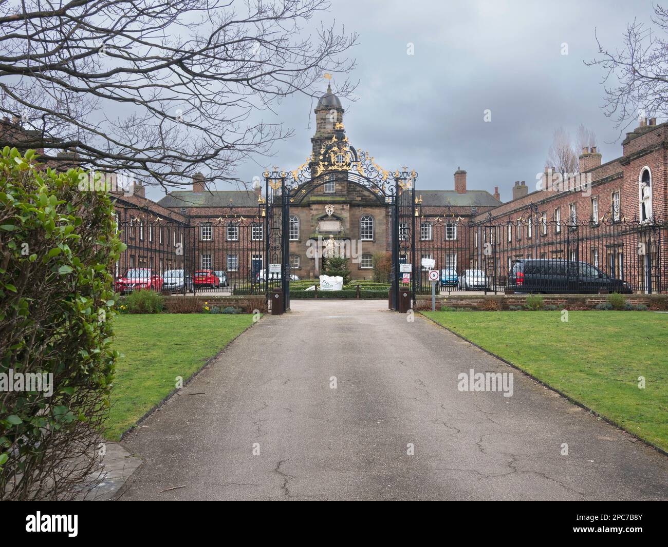 Historische, denkmalgeschützte Alms-Häuser in Kirkleatham gegründet von Sir William Turner im Jahr 1676, waren ursprünglich 10 Männer und 1 10 Frauen untergebracht Stockfoto
