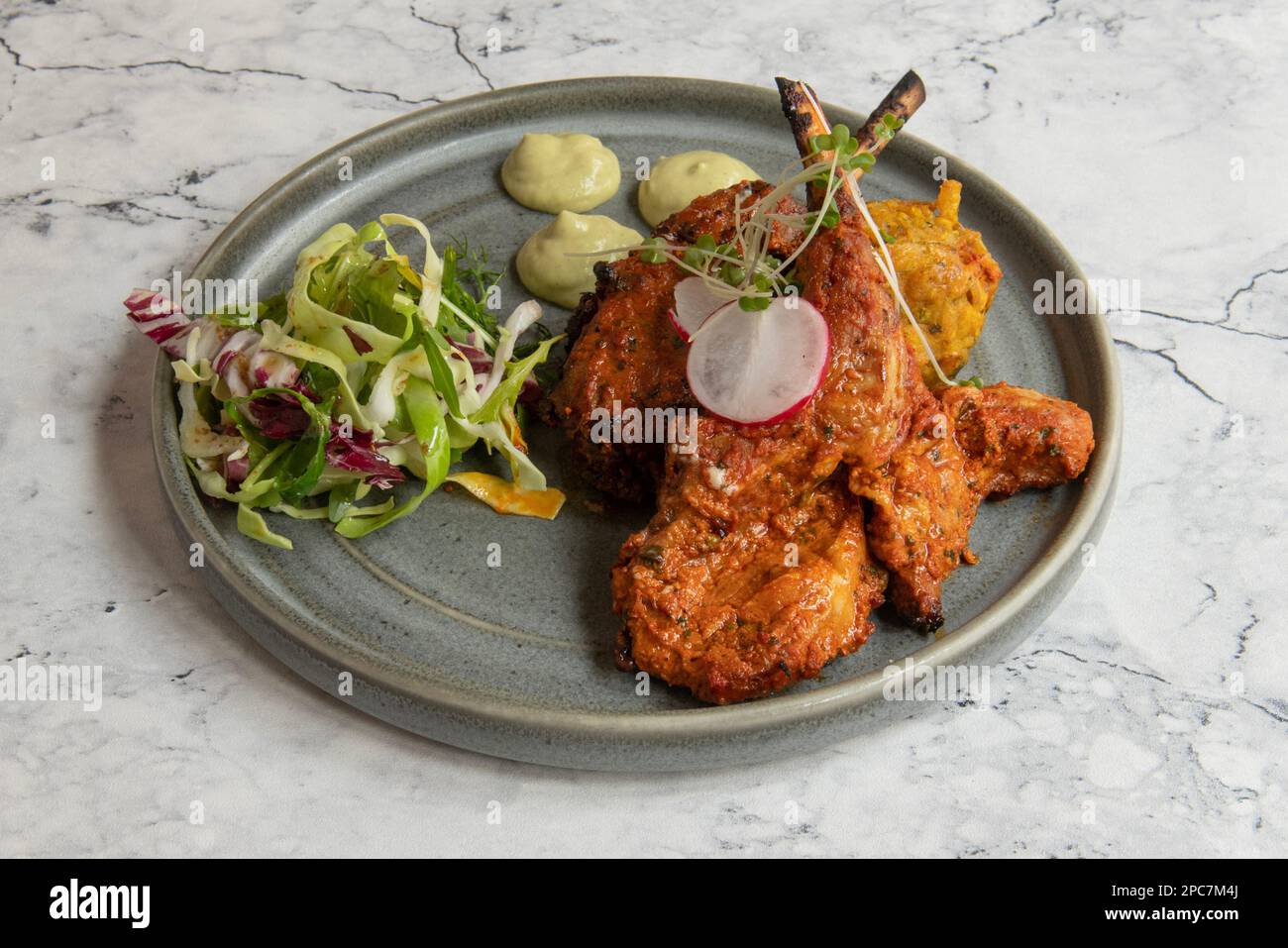 Indisches Essen (Küche). Adraki Lammkotelett Stockfoto