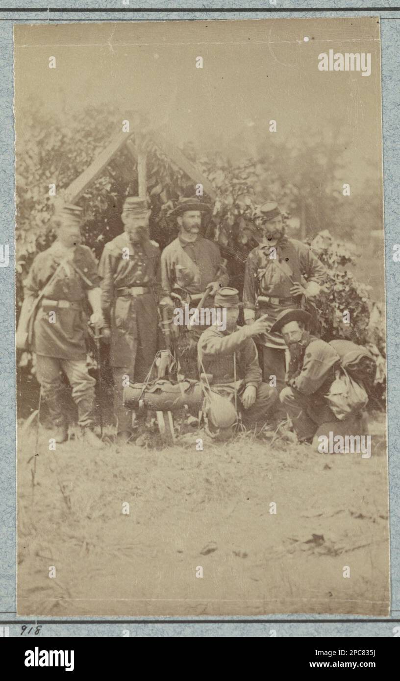 2D Rhode Island Infanterie. Nr. 918, Titel von Artikel, montiert mit fünf weiteren Fotos, Geschenk; Oberst Godwin Ordway; 1948. United States, Army, Rhode Island Infanterie Regiment, 2. (1861-1865) , United States, History, Civil war, 1861-1865. Stockfoto