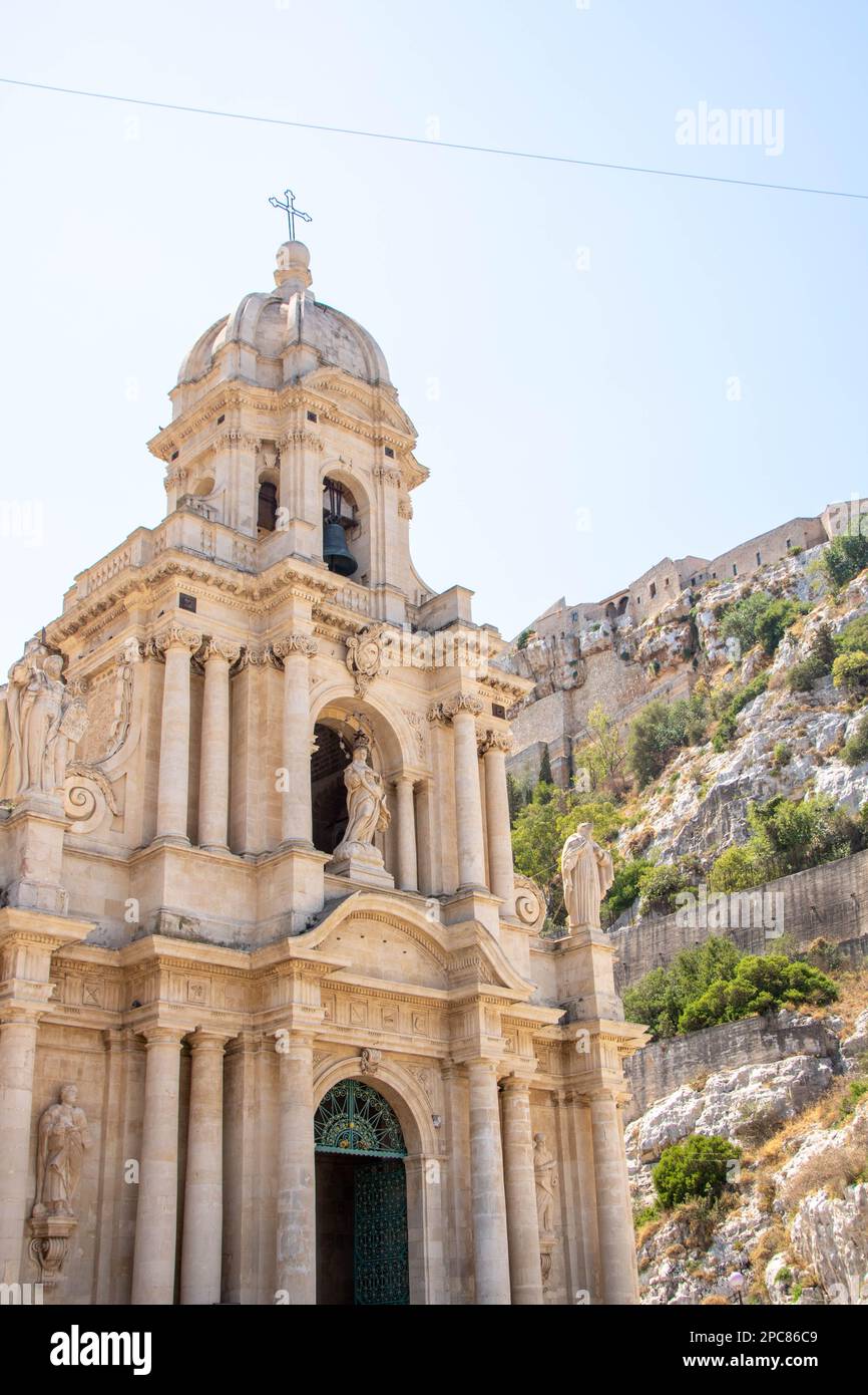 San Bartolomeo, eine römisch-katholische Kirche im späten barocken Stil in der Stadt Scicli, Provinz Ragusa, Sizilien, Italien Stockfoto