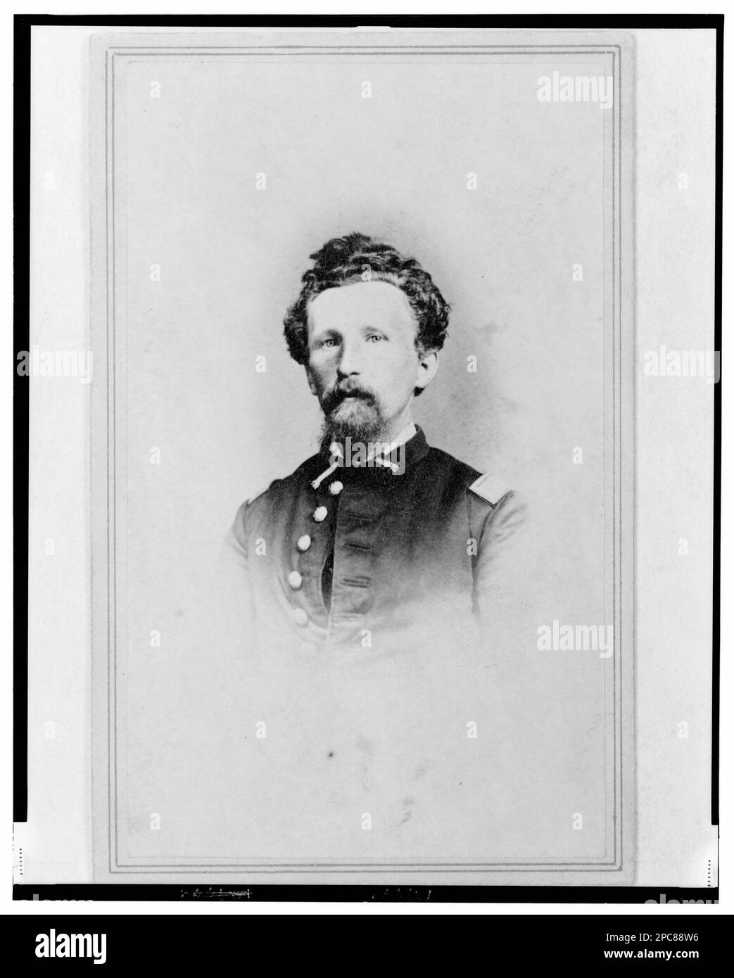 Captain Philip H. Monninger, Gewerkschaftsoffizier im 32. Indiana Regiment, Kopf-und-Schulter-Porträt, nach vorne gerichtet. Titel erfunden von Library Staff, in: Adolph Metzner Fotoalbum ., no 64, Farb-Laserkopie als Ersatz, mit Vorder- und Rückseite des Fotos, abgelegt mit Suchhilfen für LOS 8751 im P&P Reading Room. Monninger, Philip H., Militärdienst, Vereinigte Staaten, Armee, Indiana Infanterie Regiment, 32. (1861-1865), People, United States, History, Bürgerkrieg, 1861-1865, Militäroffiziere, Union. Stockfoto