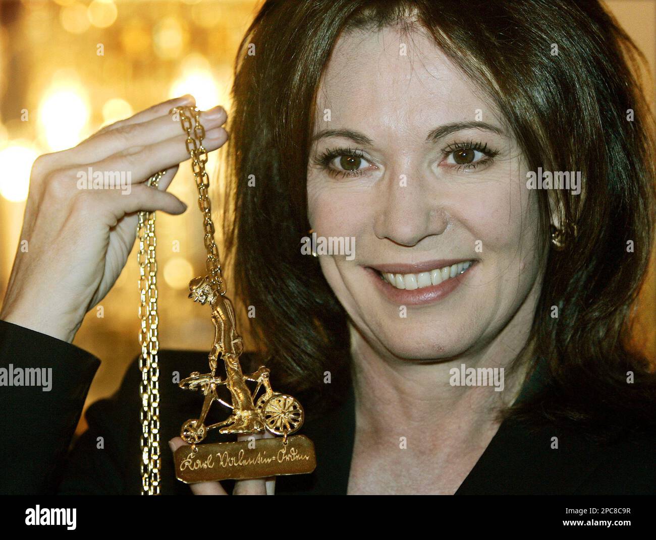 Schauspielerin Iris Berben posiert am Dienstag, 5. Dezember 2006, in