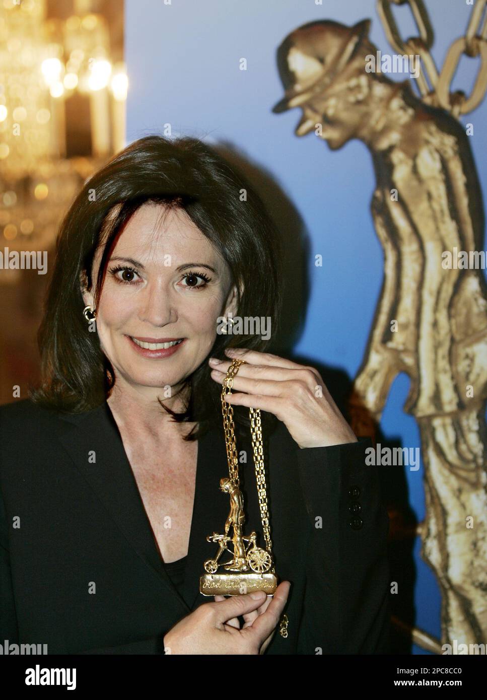 Schauspielerin Iris Berben posiert am Dienstag, 5. Dezember 2006, in