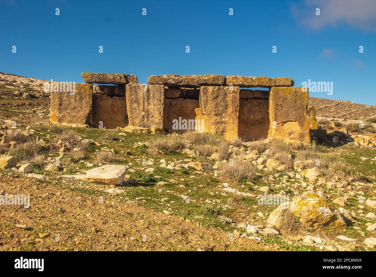 Dolmen in Westtunesien. Les Mégalithes d'Ellès, Kef, Tunesien, Erkundung der antiken Megalithen Stockfoto
