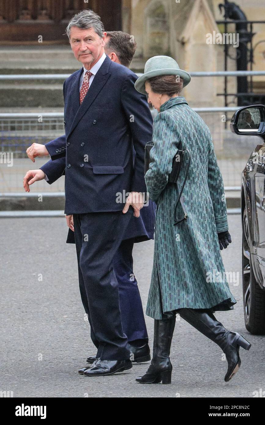 London, Großbritannien. 13. März 2023. Anne, die Prinzessin Royal, und ihr Mann Timothy Laurence sind da. Politiker, Royals und Gäste kommen und gehen vom heutigen Commonwealth Service, der in Westminster Abbey im Zentrum von London stattfindet. Credit: Imageplotter/Alamy Live News Stockfoto