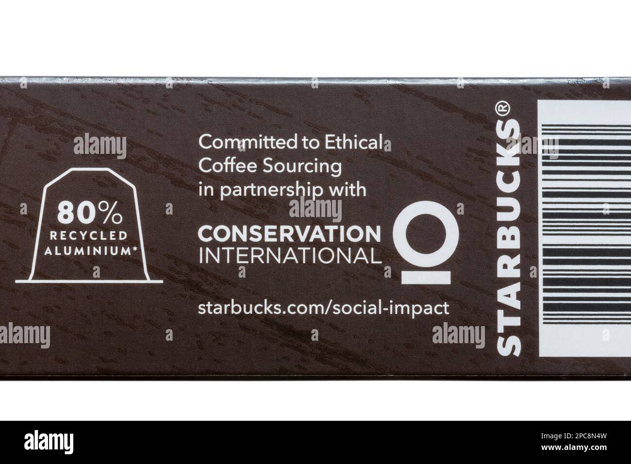 80 % recyceltes Aluminium, das sich in Zusammenarbeit mit Conservation International der ethischen Kaffeebeschaffung verschrieben hat, Details auf der Verpackung von Starbucks Kaffeekapseln Stockfoto