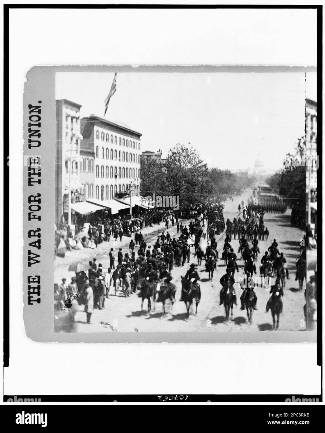 Große Kritik an den großen Veteranenarmeen von Grant und Sherman in Washington am 23d. Und 24. Mai 1865. Shermans große Armee. Die Pennsylvania Ave. Von den Schatzgebäuden aus zu sehen, während die Abteilung „Red Star“ durchläuft. Fotokollektion des Bürgerkriegs, Originalnegativ: LC-B811-3324. USA, Geschichte, Bürgerkrieg, 1861-1865, Militärpersonal, Union, Vereinigte Staaten, Geschichte, Bürgerkrieg, 1861-1865, Gedenkfeier, Washington (D.C.) , Militärparaden und Zeremonien, Washington (D.C.), 1860-1870, Soldaten, Union, 1860-1870. Stockfoto