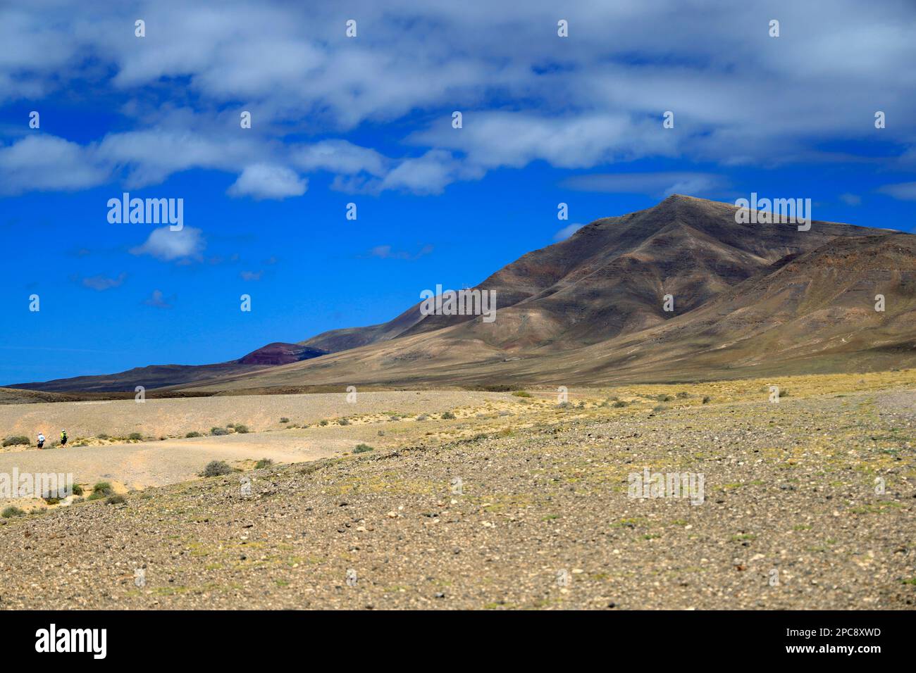 Hacha Grande Mountain und das Monumento Natural de Los Ajaches, Las Coloradas Playa Blanca, Lanzarote, Kanarische Inseln, Spanien. Stockfoto