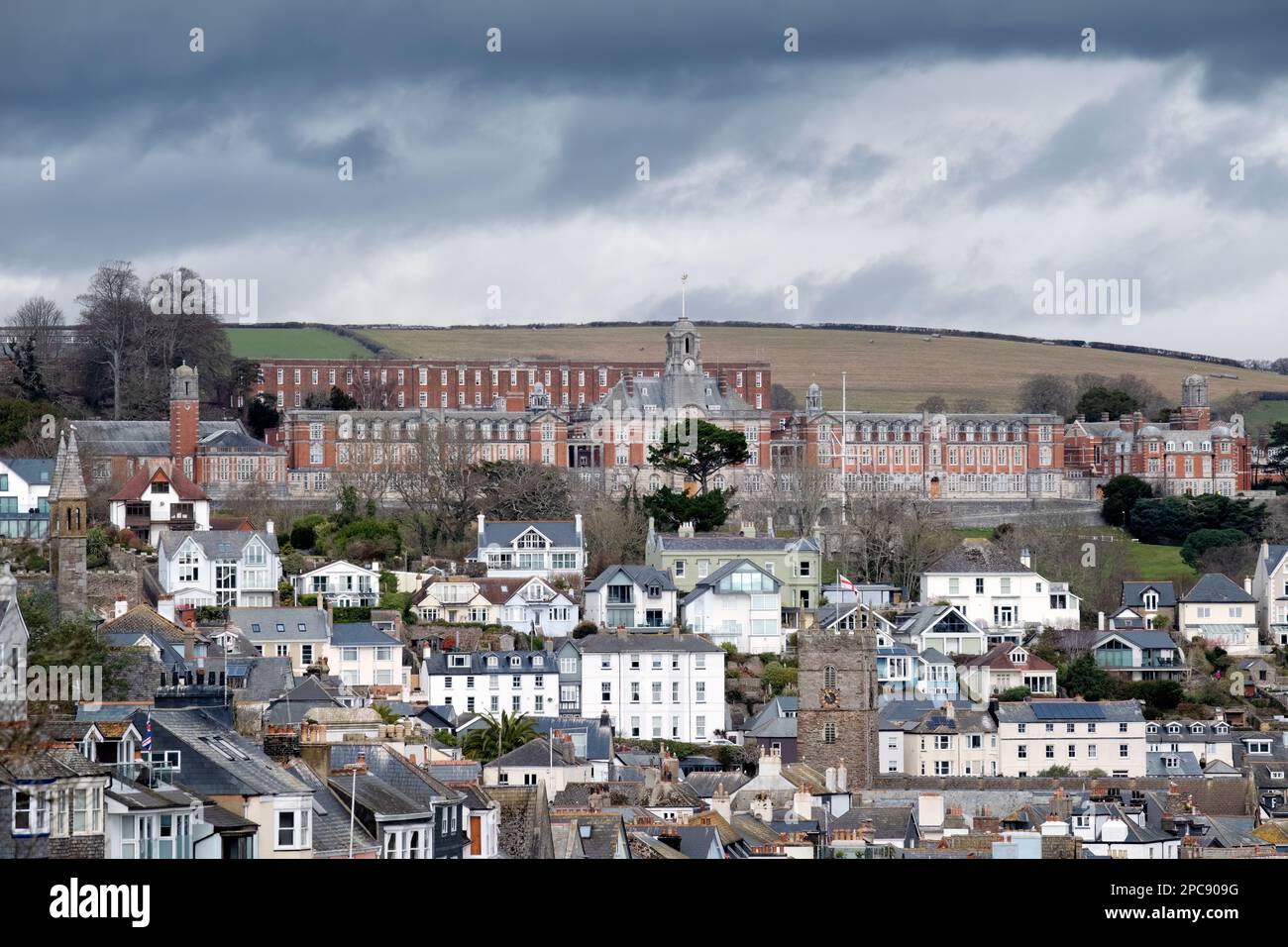 Das Britannia Royal Naval College (BRNC), gemeinhin als Dartmouth bekannt, ist die Marine-Akademie des Vereinigten Königreichs und die Einrichtung für die Erstausbildung von Offizieren Stockfoto