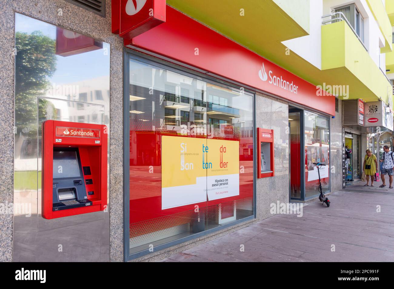 Banco Santander, Av. Ntra. Sra Del Carmen, Corralejo, Fuerteventura, Kanarische Inseln, Königreich Spanien Stockfoto