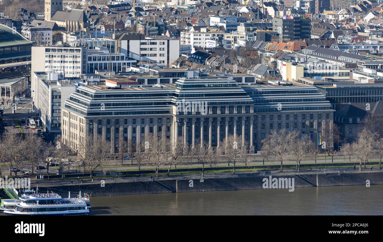 Gebäude der Agentur der Europäischen Union für Flugsicherheit in Köln an einem hellen Frühlingstag Stockfoto