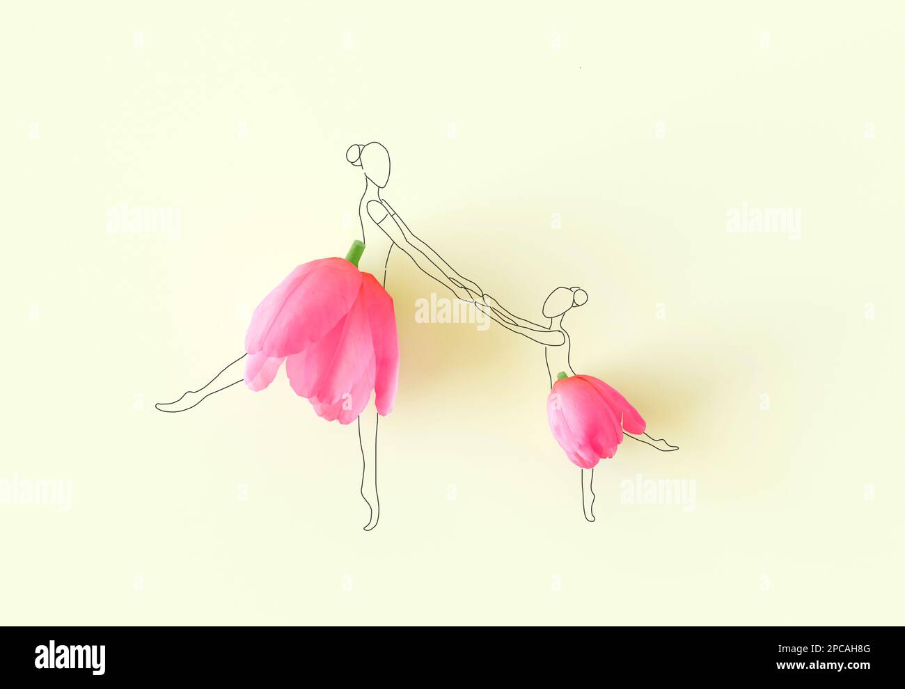 Balletttanz-Traum in Zeichnung, Blumenkleid. Tapete mit kleinen Mädchen und Mutter, Tanz isoliert auf gelbem Hintergrund, Bleistiftskizze. Stockfoto