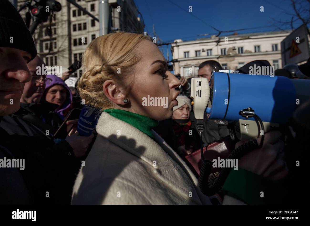 Chisinau, Moldawien - 12. März 2023: SOR politische Partei MP Marina Tauber bei einem regierungsfeindlichen Protest in Chisinau Stockfoto