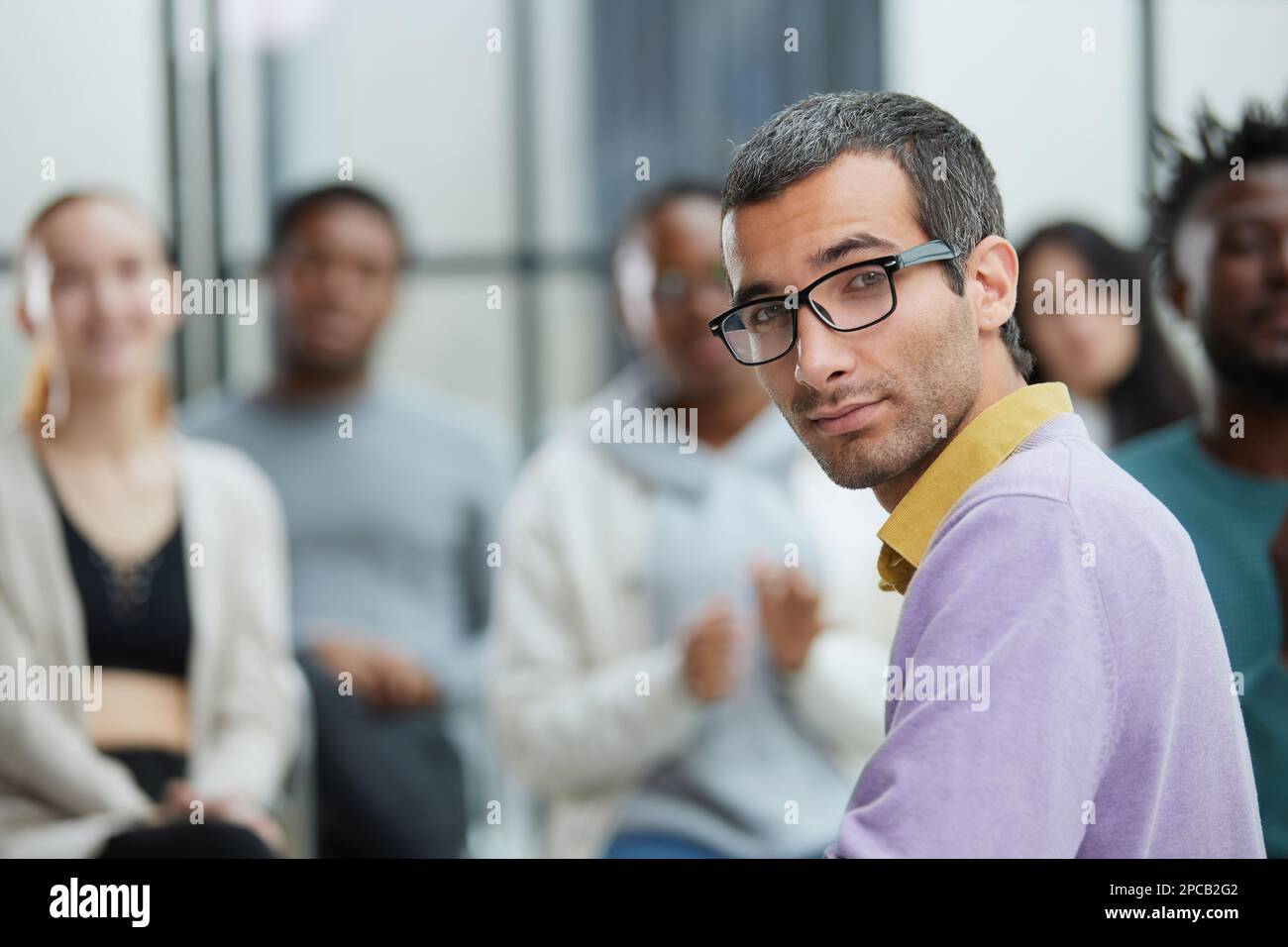 Porträt eines erfolgreichen jungen Geschäftsmanns Stockfoto