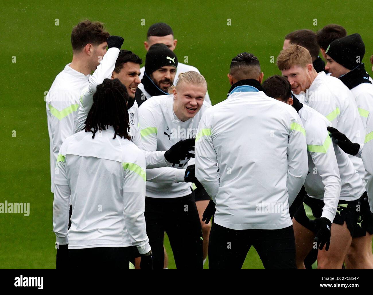 Etihad Stadium, Manchester, Großbritannien. 13. März 2023. Pressekonferenz und Training im Vorfeld des Spiels der UEFA Champions League 16 gegen RB Leipzig in Manchester, England. Erling Haaland aus Manchester City im Zentrum der Dinge während eines offenen Trainings in der City Football Academy vor dem morgigen Spiel gegen RB Leipzig Credit: Action Plus Sports/Alamy Live News Stockfoto